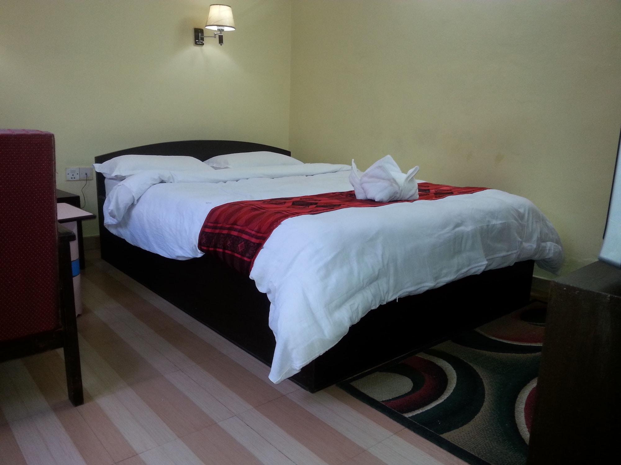 פוקהרה Hotel Fewa Holiday Inn מראה חיצוני תמונה